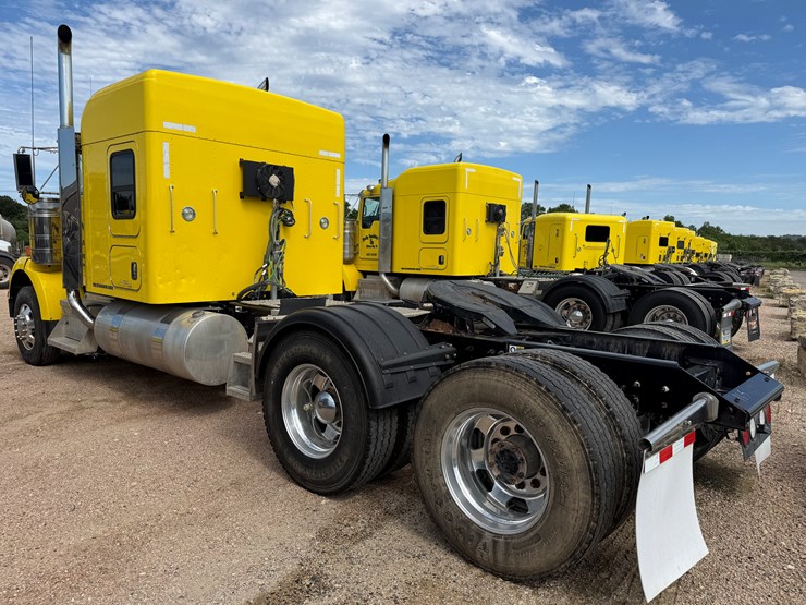 2016-kenworth-t800-image-7