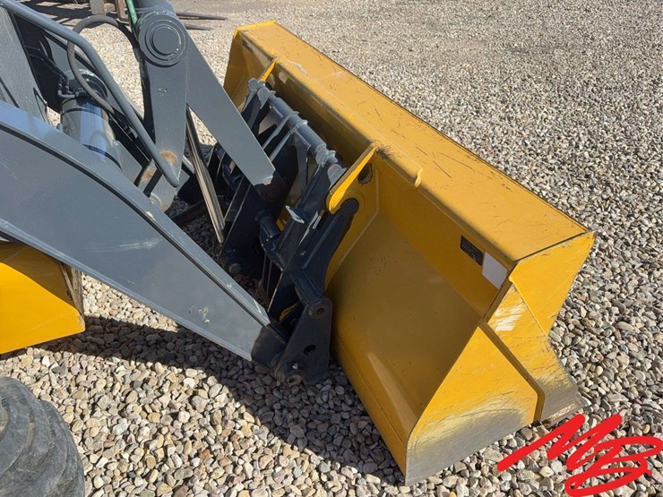 2023-deere-310sl-image-11