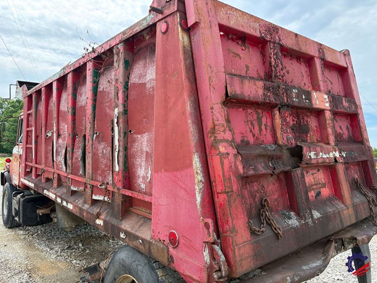 1981-mack-dm685s-image-16