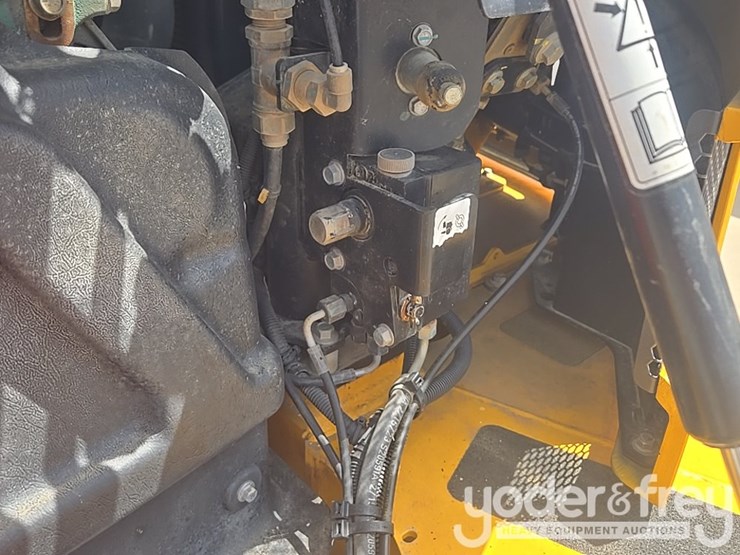 2023-volvo-a25g-image-47