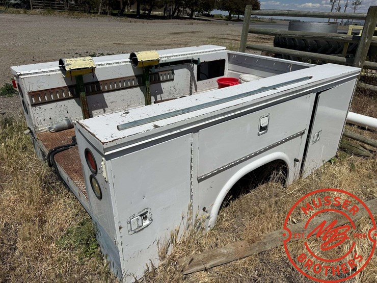 knapheide-8'-utility-bed-w/bumper-image-3