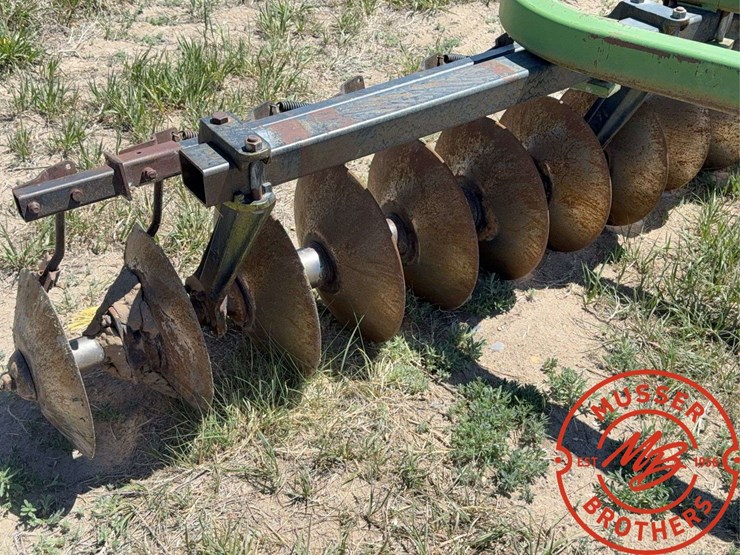 john-deere-235-image-21