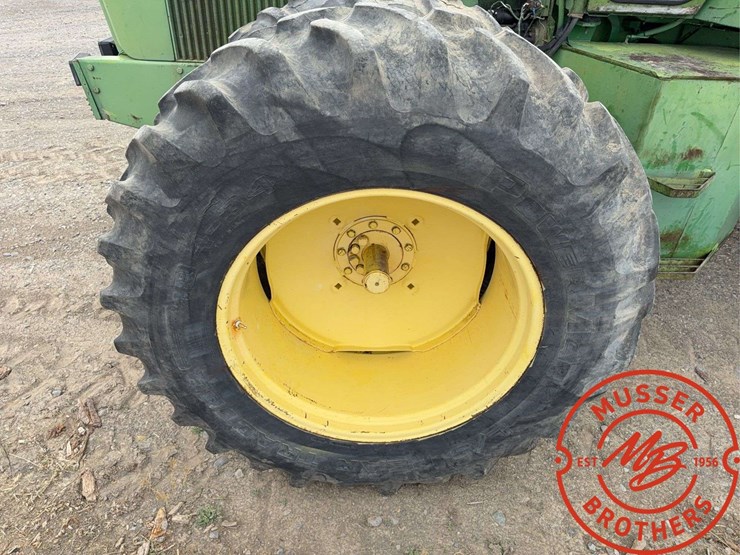 1975-john-deere-7020-image-11