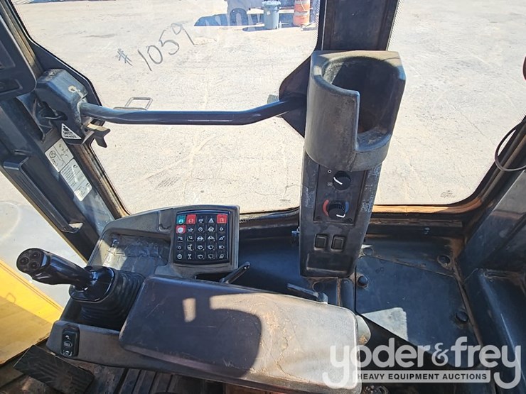 2014-deere-524k-image-26