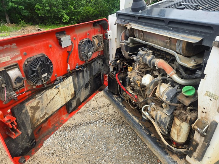 2023-bobcat-t770-image-18
