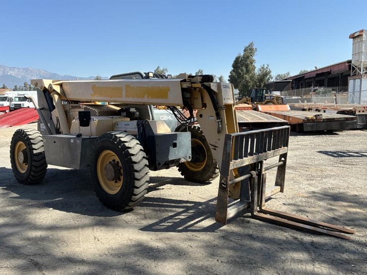 2015-gehl-rs8-42-image-2