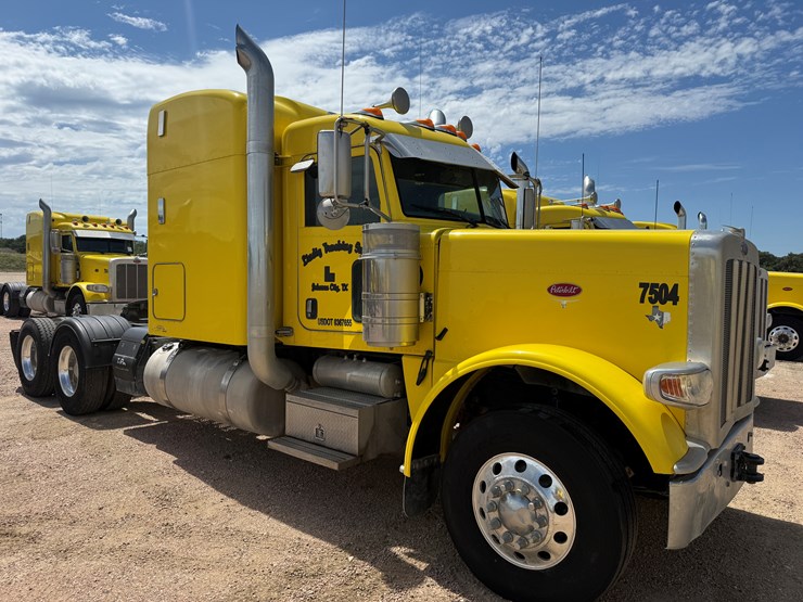 2014-peterbilt-389-image-3