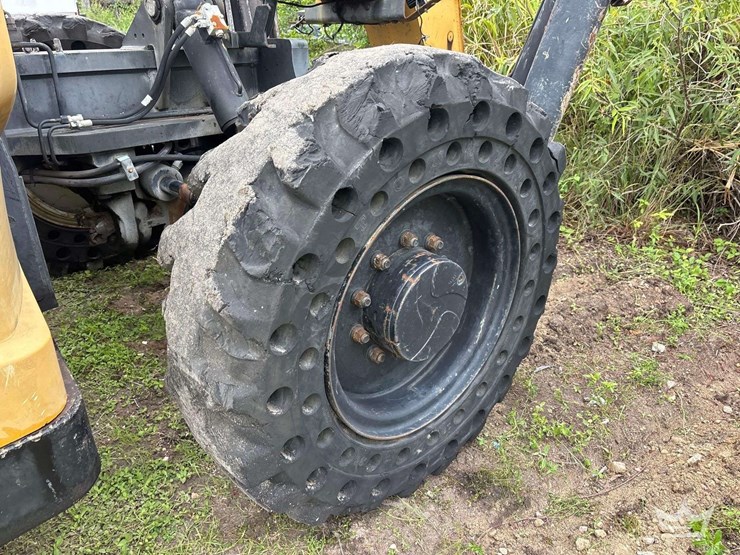 caterpillar-tl943-image-16