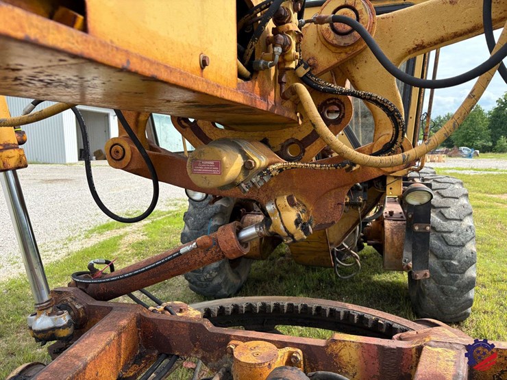 caterpillar-130g-image-36