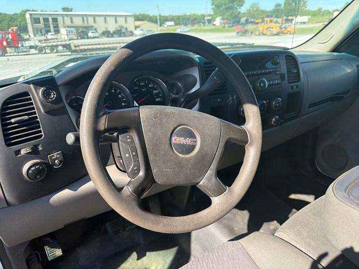 2009-gmc-3500hd-image-16