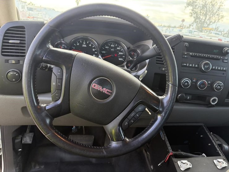 2012-gmc-2500hd-image-14
