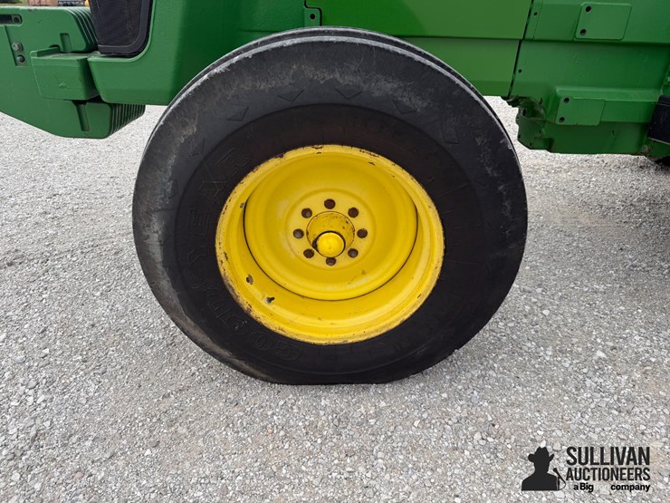 1996-john-deere-8300-image-16