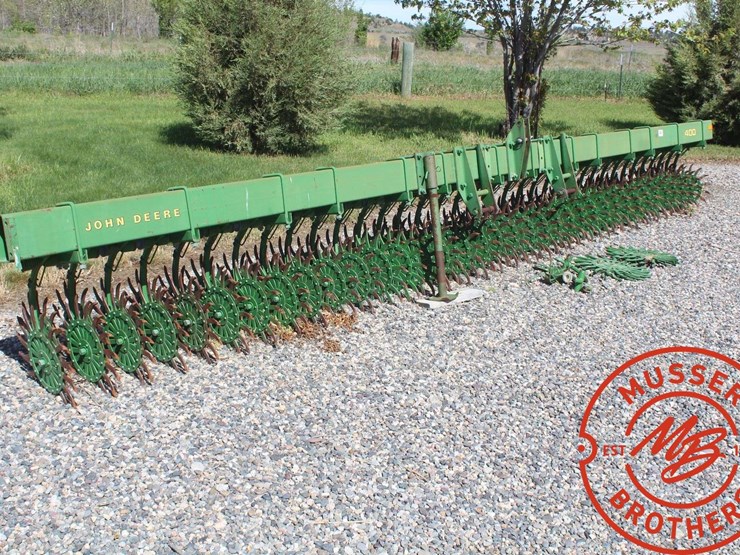john-deere-400-image-3