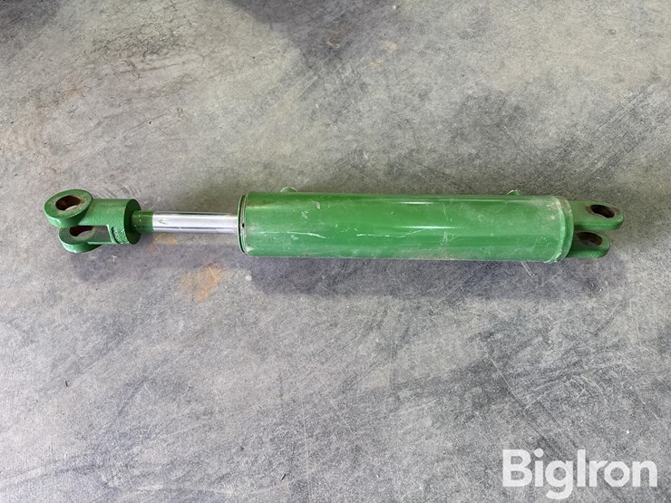 john-deere-2310-image-4
