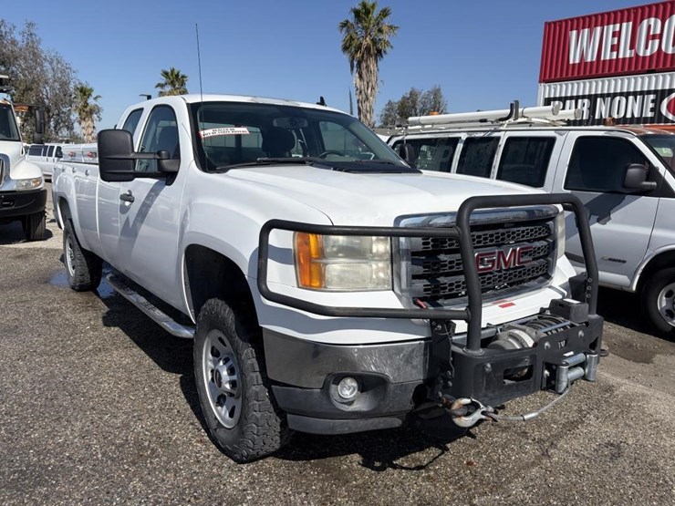 2012-gmc-3500hd-image-2