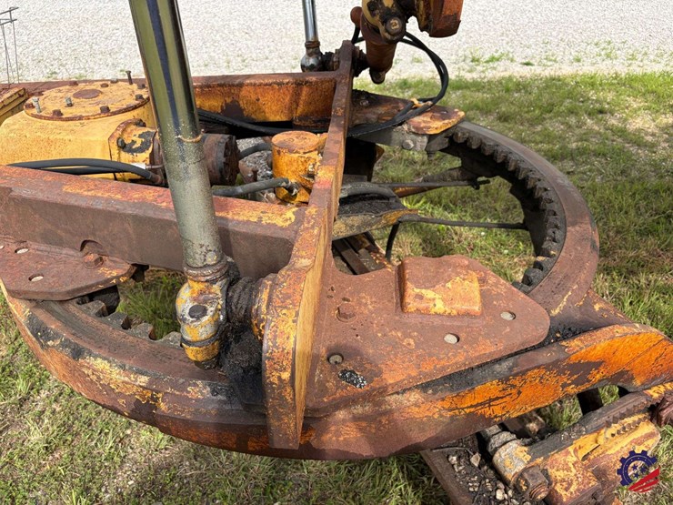 caterpillar-130g-image-42