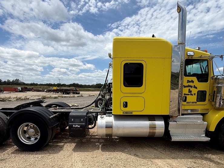 2015-kenworth-t800-image-4