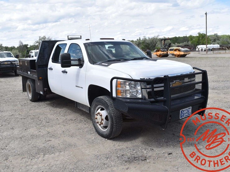2013-chevrolet-3500-image-12