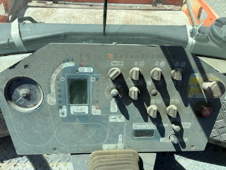 2012-hamm-hd110hv-image-15