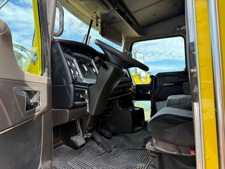 2016-kenworth-t800-image-11