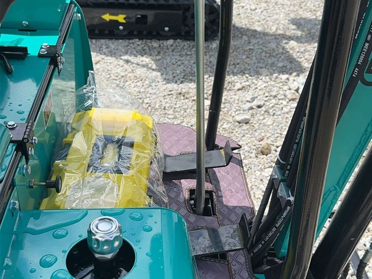 g-industry-h16r-mini-excavator-with-canopy-and-thumb-attachment-image-14