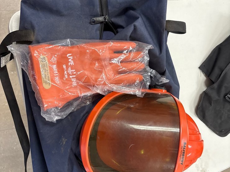 #4032-•-bag-of-electrical-safety-equipment-image-2