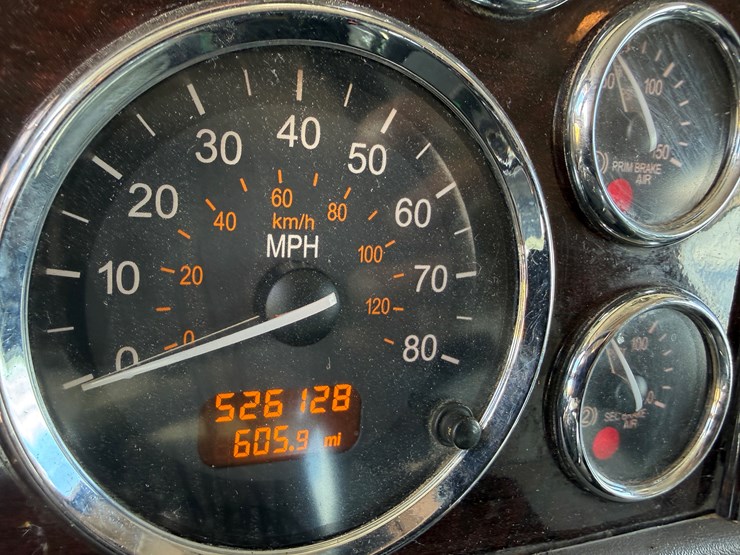 2013-peterbilt-389-image-18