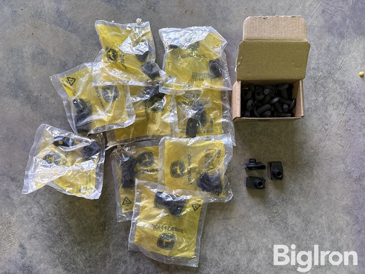 john-deere-assorted-header-parts-image-14