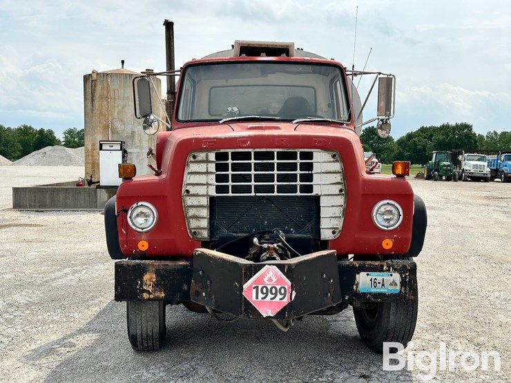 1979-ford-8000-image-2