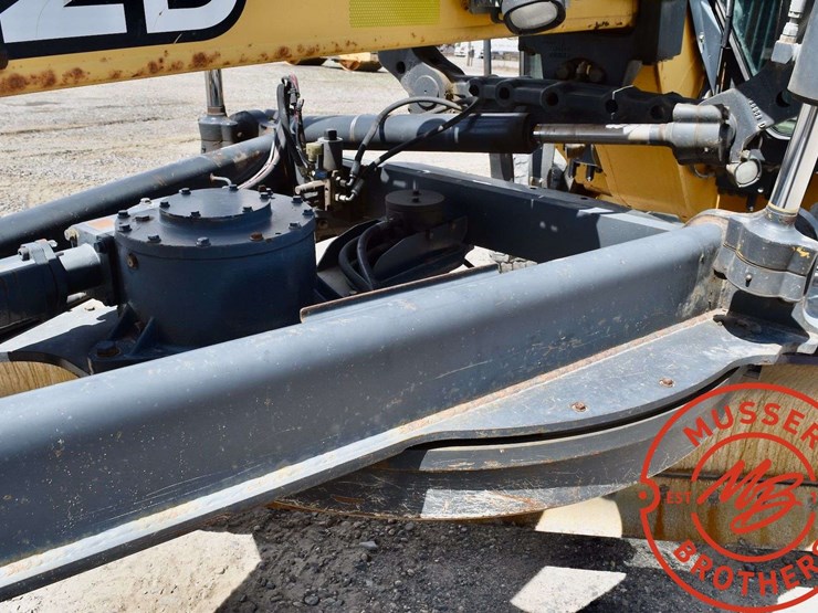 2008-deere-772d-image-36