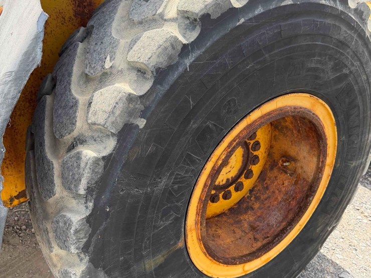 2013-deere-544k-image-12