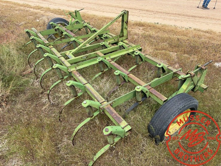 john-deere-12-image-4