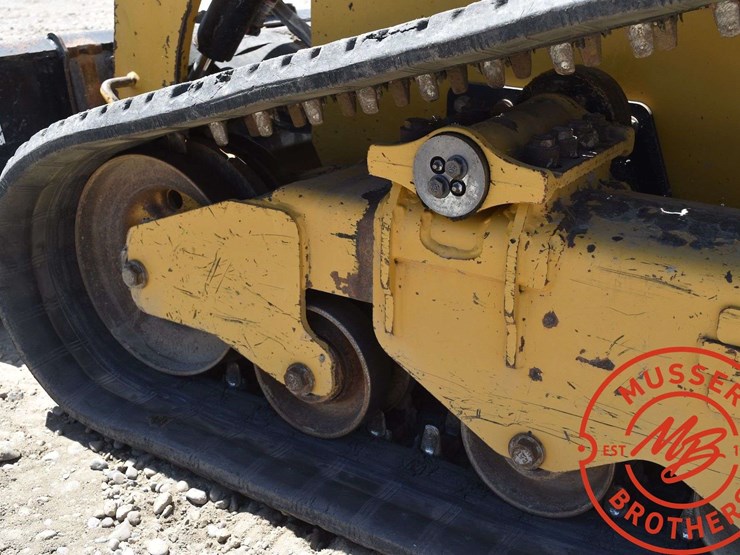 2018-caterpillar-d2-image-33