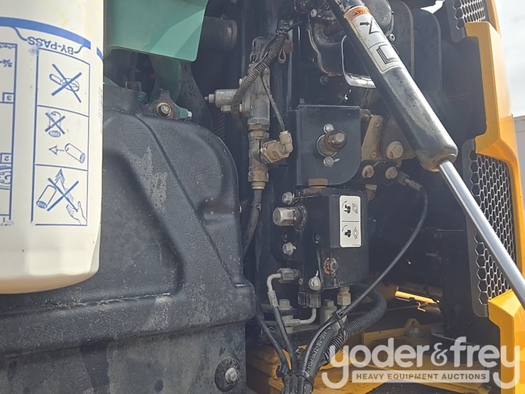 2023-volvo-a25g-image-35