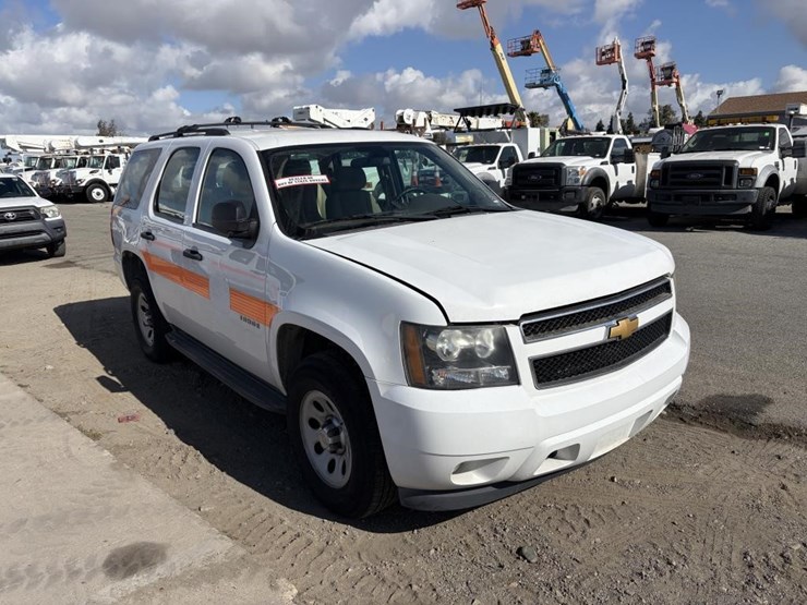 2014-chevrolet-tahoe-lt-image-2