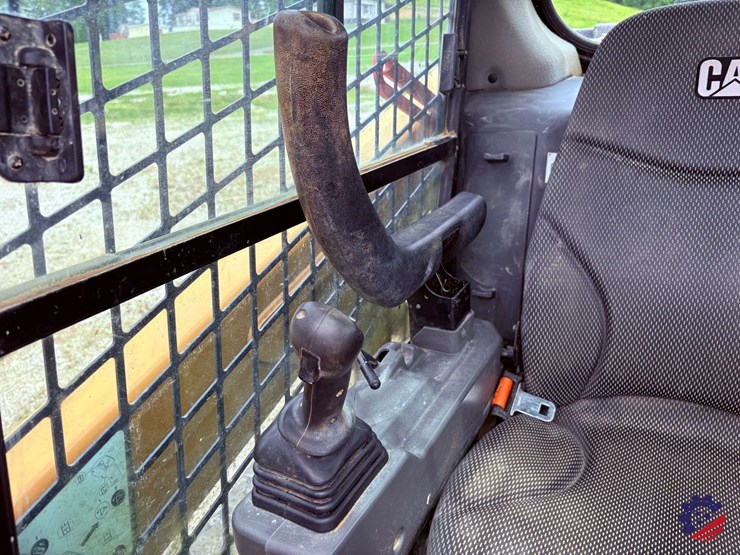 2020-caterpillar-259d3-image-44
