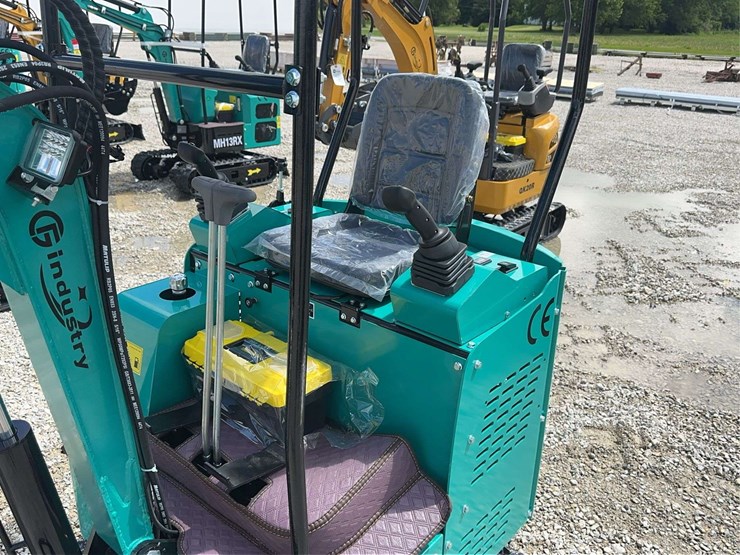 cfg-industrial-h16r-mini-excavator-image-4