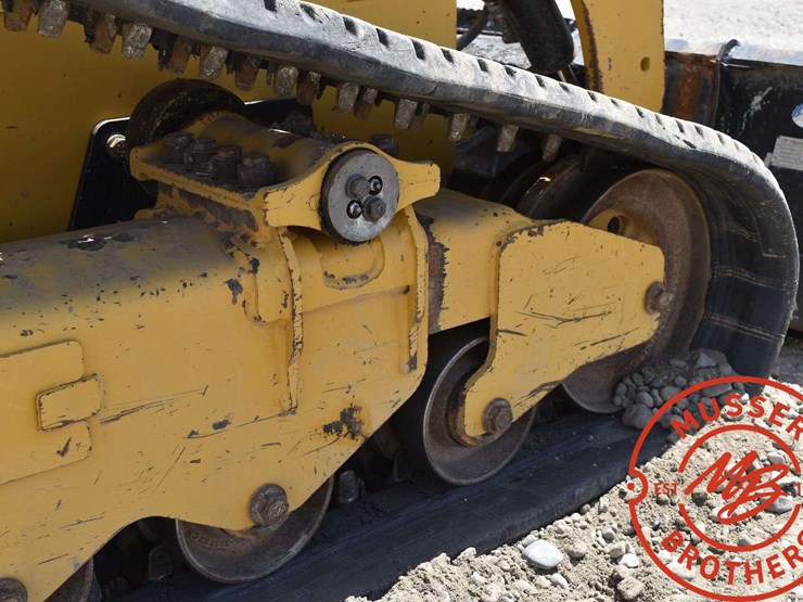 2018-caterpillar-d2-image-27