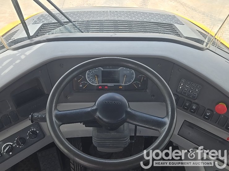 2023-volvo-a25g-image-59
