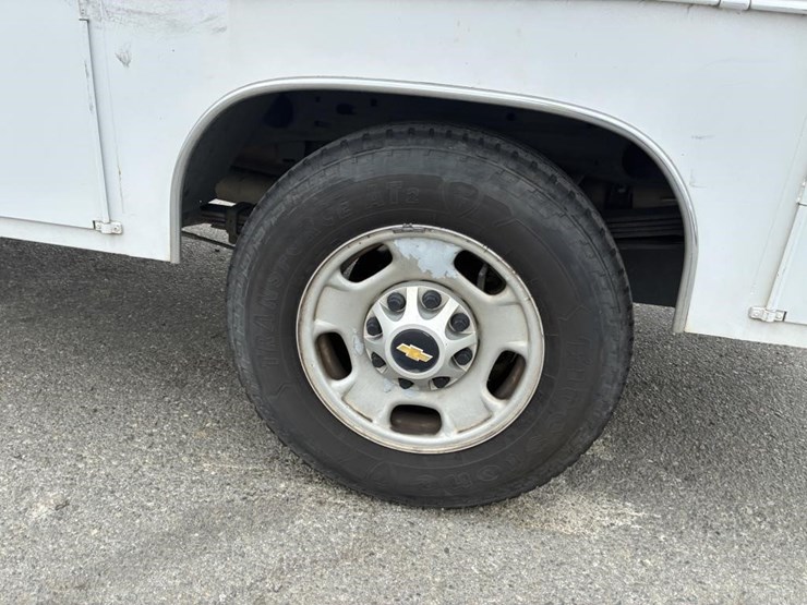 2011-chevrolet-2500hd-image-5