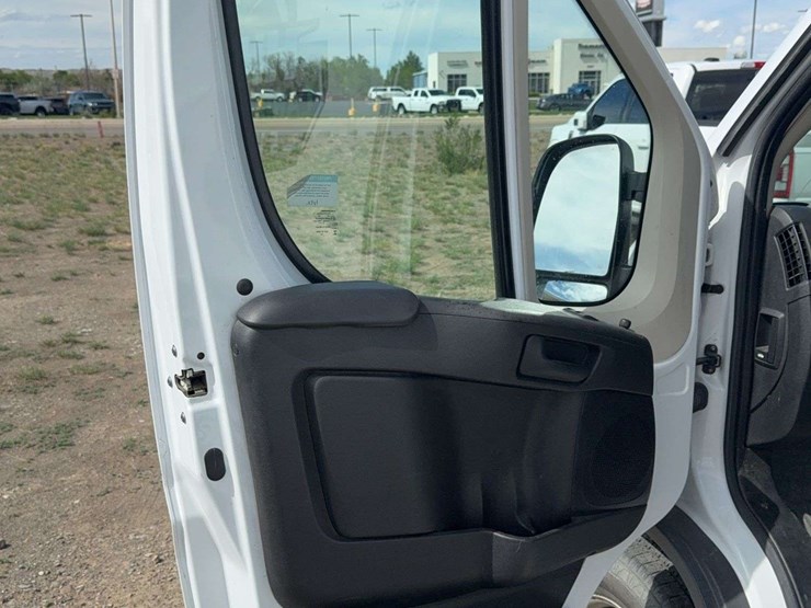 2017-dodge-2500-image-14