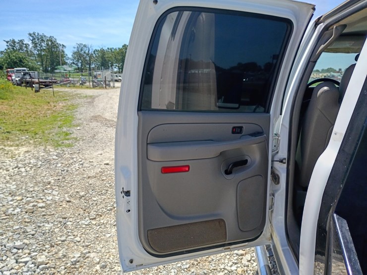 2005-gmc-sierra-2500-image-59