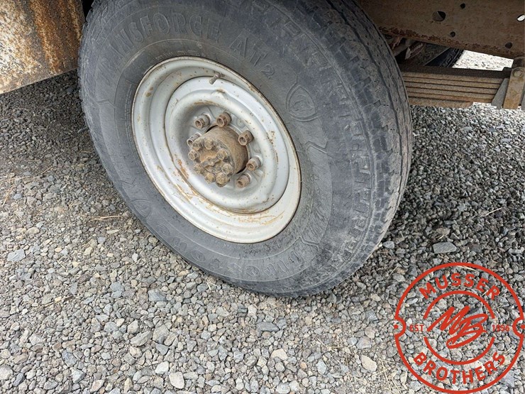 2000-chevrolet-k3500-image-16