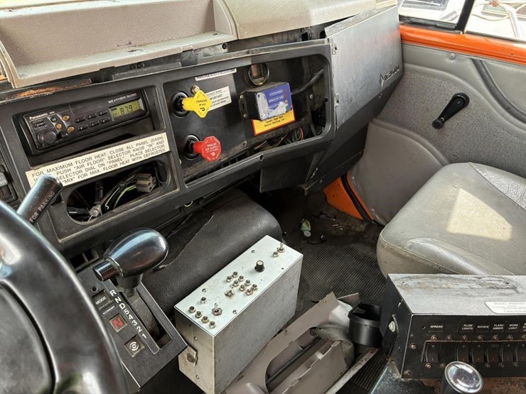 2001-international-4900-image-21