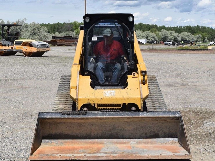 2017-caterpillar-d2-image-17