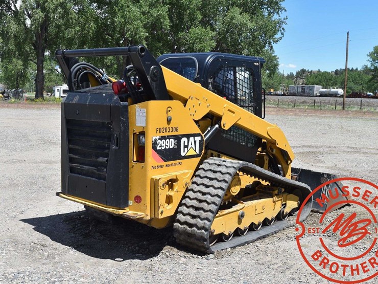 2017-caterpillar-d2-image-11