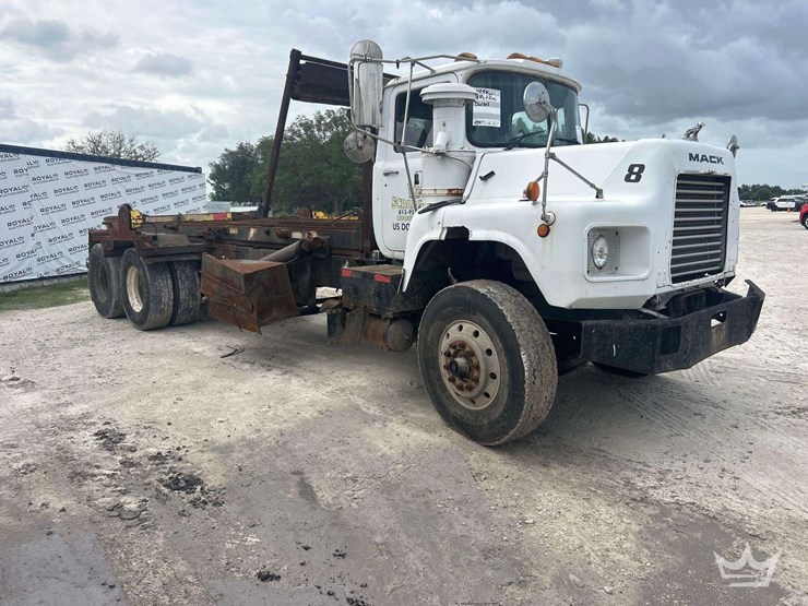 1998-mack-dm690s-image-2