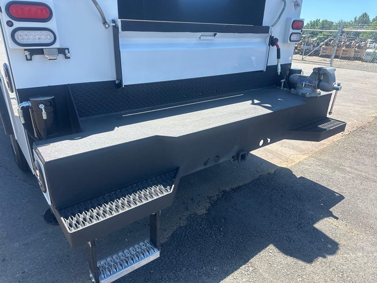 2026-ford-f550-xl-image-28