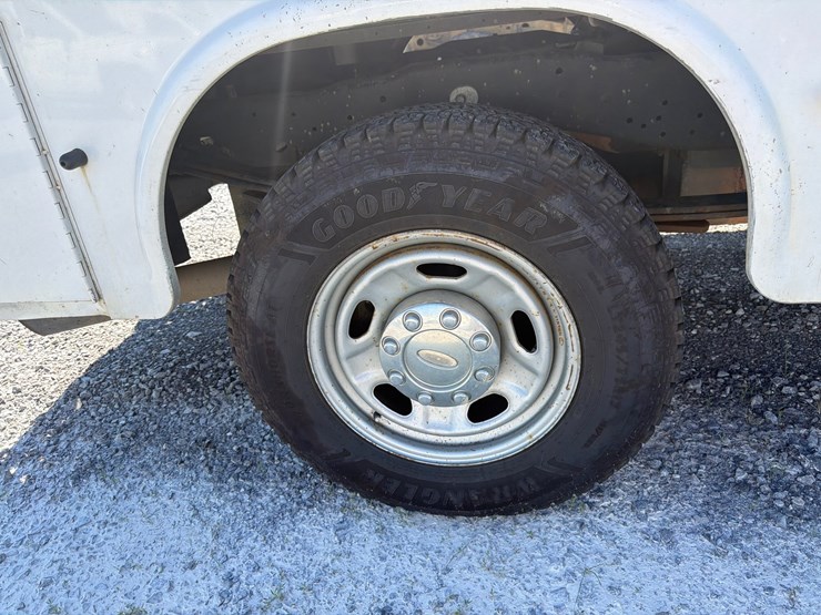 2011-ford-f250-xl-image-12