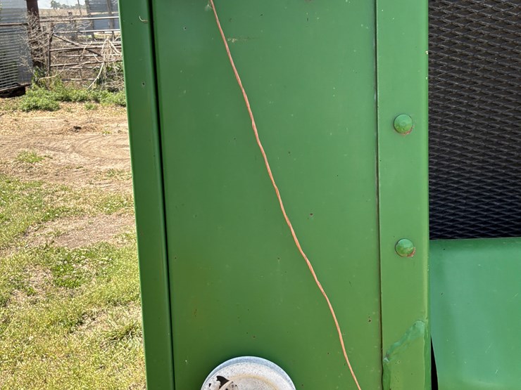2005-john-deere-567-image-16